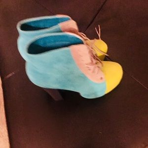 Multicolor boot shoe